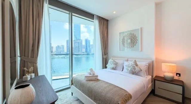Incredible 1BR apartment in Peninsula Three, Stunning canal view