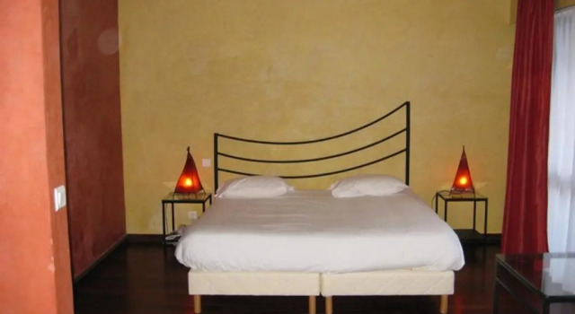 Четырёхместный номер Standard с балконом Hotel De La Gare