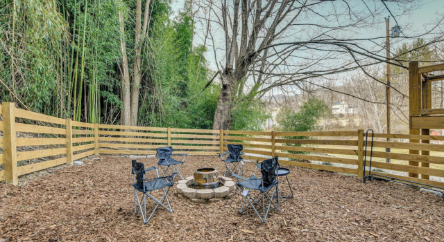 Walk to Main St! Mtn-view Getaway in Waynesville, Забронировать Дом для отпуска Уэйнсвилл Аппалачи, рядом с Balsam Spa
