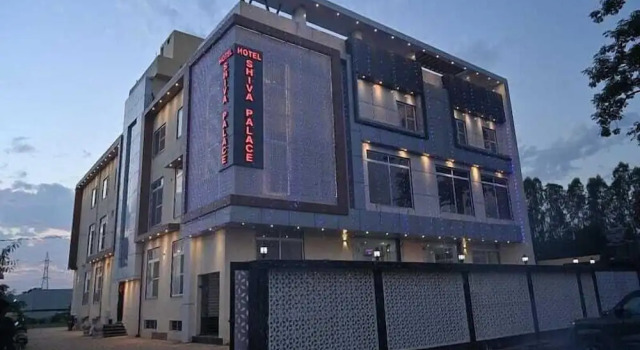 Shiva Palace by Golden Leaf Hotels, Rezerwuj Hotel Hotele w Uttarakhand z basenem, Basen