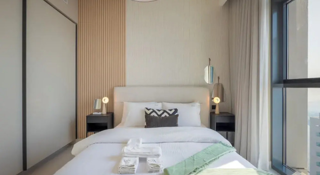 Aya - Exquisite Beachfront 1BR Living in Palm Jumeirah, Забронировать Апартаменты/квартира Отели Мадинат-Зайед с парковкой, Парковка