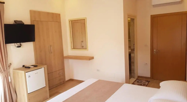 Guesthouse Arben Elezi, Prenota Hotel Hotel economici a Berat County