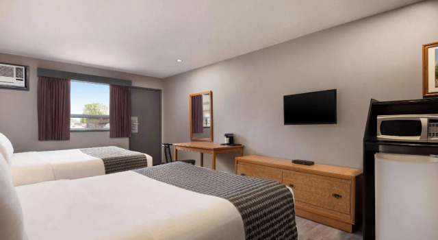 Четырёхместный номер Standard Travelodge by Wyndham Brandon
