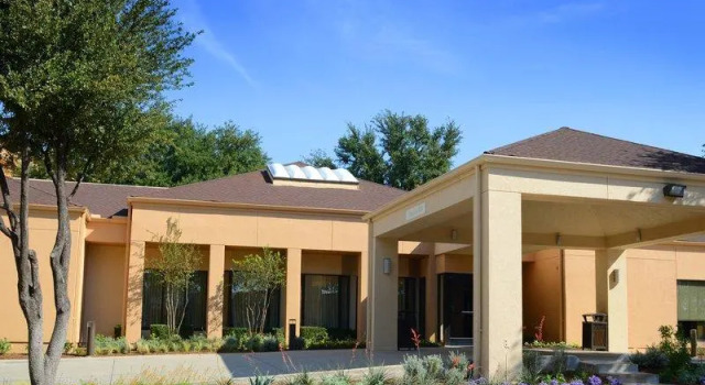 Кровать в общем номере Courtyard by Marriott Dallas Plano Parkway at Preston Road