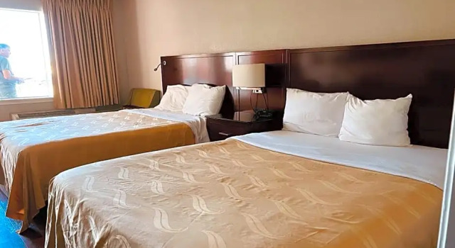 Четырёхместный номер Standard Cambridge Inn