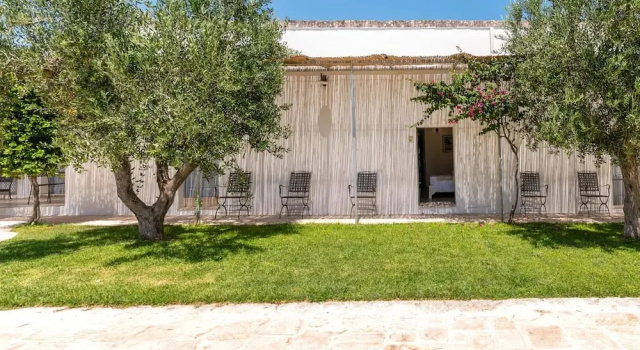 Masseria Lamagrotte By Raro Rooms, Rezerwuj Hotel Hotele w Valle d'Itria z basenem, Basen