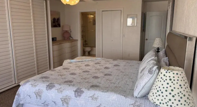 Коттедж с 4 комнатами с балконом Ocean Front Beach  Walking Distance To Flagler 4 Bedroom Home by RedAwning