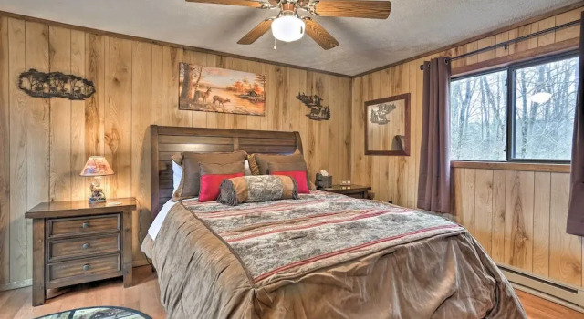 Коттедж Cozy Bear Den Cabin Game Room & Golf Cart