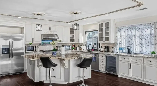 Spaciour 4Br 4bth Stunning House With Free Parking, Забронировать Дом для отпуска Виллы Сан-Хосе, рядом с ART-TECH Silicon Valley Institute of Art &amp; Technology, Вилла