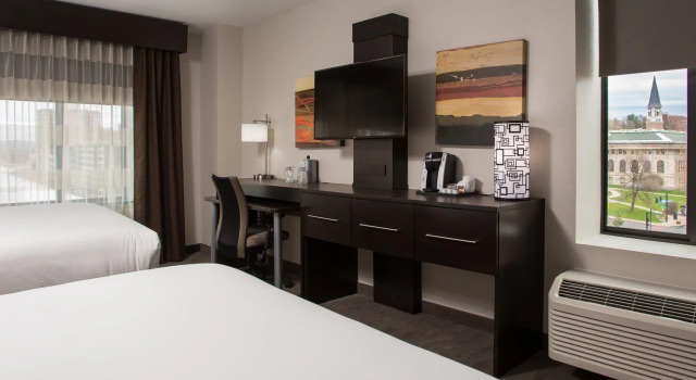 Четырёхместный люкс Holiday Inn Express - Springfield Downtown by IHG
