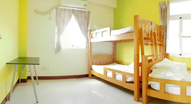 Кровать в общем номере (мужской номер) 17years old coffee hostel
