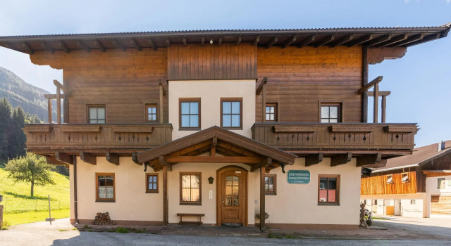 Beautiful Apartment in Mittersill With Balcony, Rezerwuj Apartament Hotele w Salzburg z parkingiem, Parking