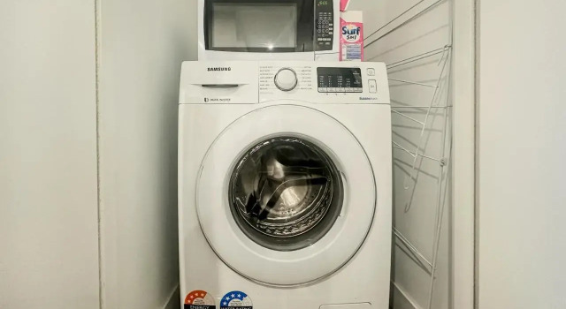 FS109C Modern 1BR1BA in Footscray Pool+Gym, Book Hotel  