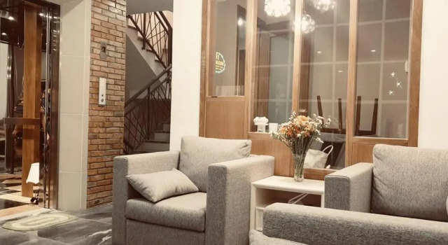 OYO 136 Aparthotel 75, Забронировать Отель Отели Хошимина с парковкой, рядом с Lotte Mart, Парковка