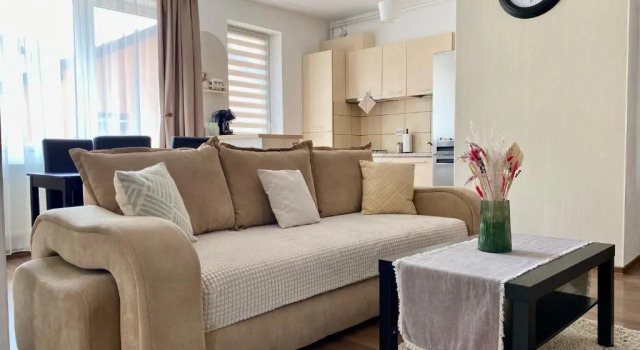 Wanderlust Home Cream, Rasnov Apt for 4, Wifi and Free Parking, Забронировать Апартаменты/квартира Апартаменты Рышнов, рядом с Парк развлечений Dino Parc, Апартаменты/квартира