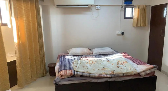Kamil’s Studio Apartment