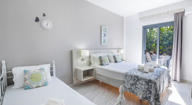 Трёхместный номер Standard с балконом и с видом на сад Casa Garden