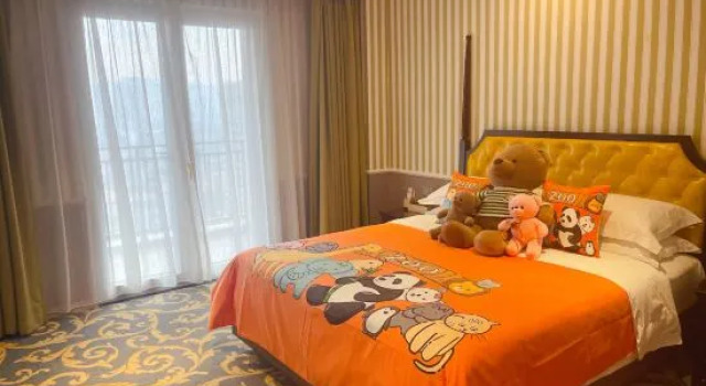 Семейный люкс с балконом и с красивым видом из окна Holiday Inn Guilin Windsor (Lingui Wanda Plaza Liangjiang Airport)