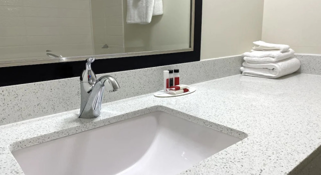 Номер Standard University Inn of Carbondale by Hotel O