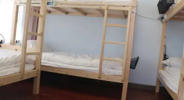 Кровать в общем номере (мужской номер) Boyi Apartment - Shanghai National Convention and Exhibition Center Branch