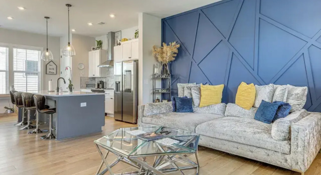 Апартаменты 5 Mi to Intl Soccer Play: ATL Townhome w/ Balcony