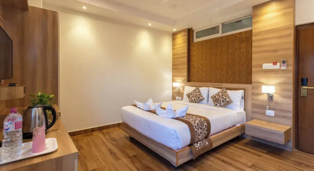 Двухместный номер Deluxe с балконом Hotel Mahadev Inn Pokhara