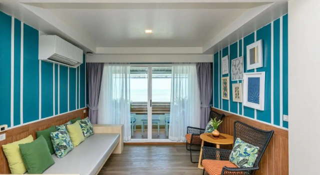 Трёхместный номер Standard с балконом и с видом на море Maldives Beach Resort