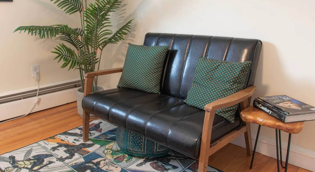 Pet-friendly Cranston Home w/ Fire Pit & Bbq!, Reserva ahora Hotel Cranston Rhode Island