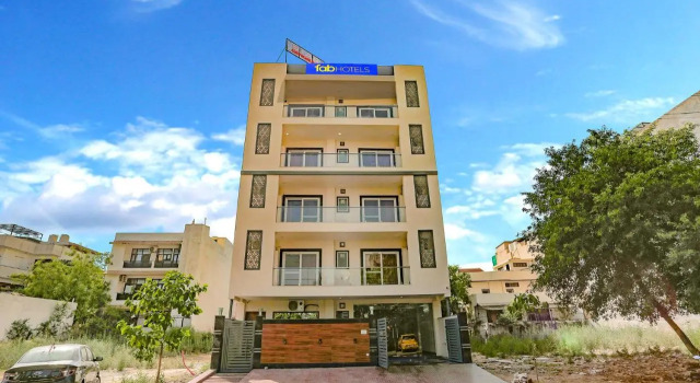 FabHotel Starlight Sanctuary, Забронировать Отель Недорогие отели Гургаон, рядом с Apollo Tyres Ltd, недорого