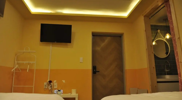 The White Station Guesthouse, Забронировать Отель Отели Сокчхо 3 звезды, рядом с Туристический и рыбный рынок Сокчхо, 3*