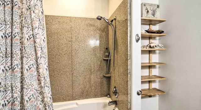 Апартаменты Pool Access, Walk to Beach: Galveston Condo!