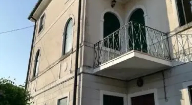 Via Alfieri 23
