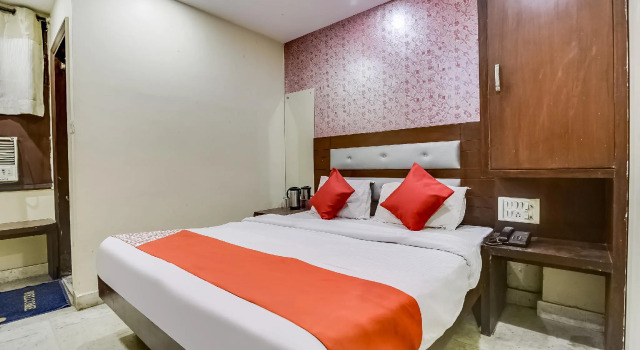 OYO 64637 Coral Plaza Hotel