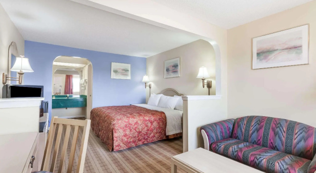 Doppel Suite Days Inn by Wyndham Clinton