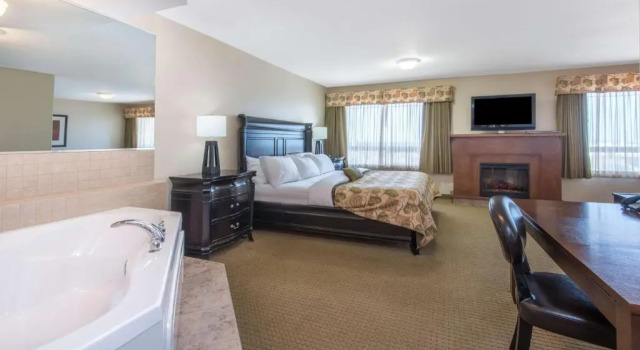 Suite Superior Ramada by Wyndham Wainwright