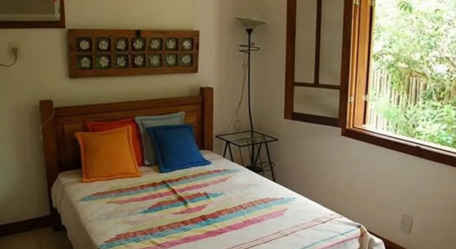 Casa 4 suites a 200m da Rua das Pedras