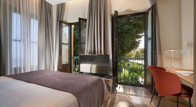 Люкс с балконом Suites Murillo Plaza Sta Cruz