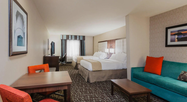 Двухместный номер Deluxe Holiday Inn Express & Suites Eureka by IHG