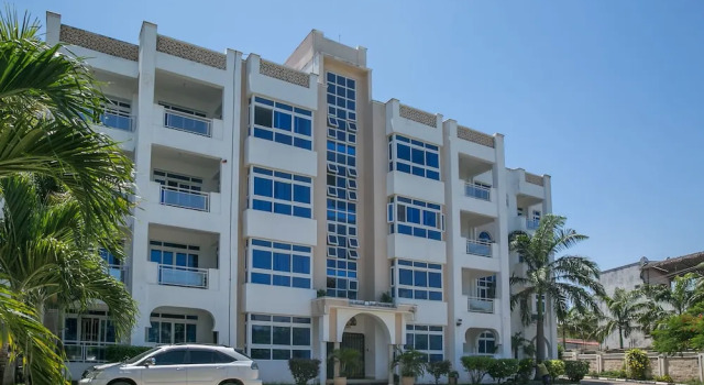 Almasi Oceanfront Apartment, Book Apartment Hotels in Coast Region with Parking, Parking