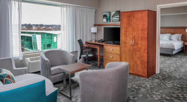 Люкс Courtyard by Marriott Stamford Downtown