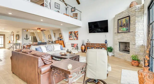 Newly Remodeled Lakefront Granbury Escape w/ Dock!, Varaa Lomakoti Granbury Dallas - Fort Worth Metropolitan Area