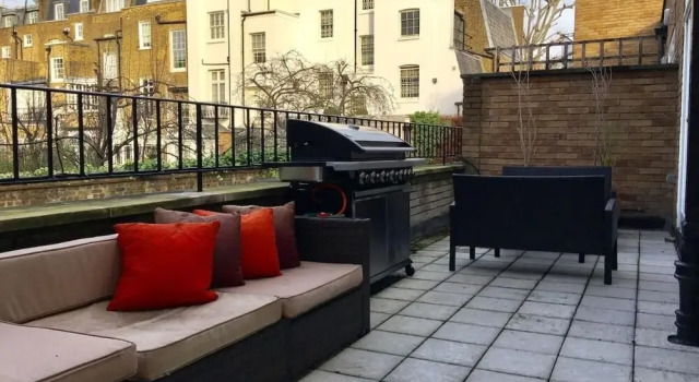 English Garden Apartment