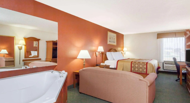 Люкс Deluxe Days Inn & Suites by Wyndham New Iberia