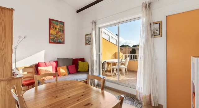Stylish 2-bedroom Retreat in Agde