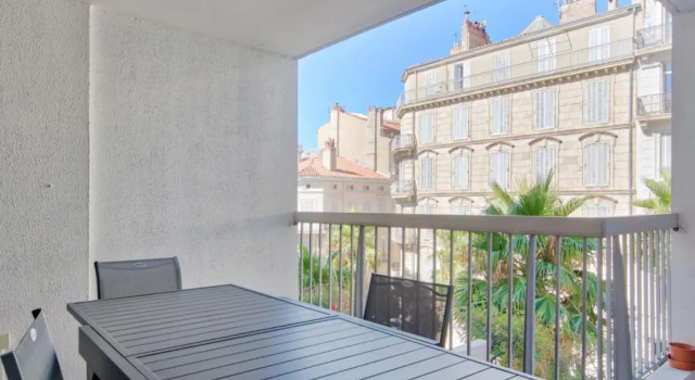 Апартаменты 1br w AC and terrace in the heart of Toulon near train station Welkeys