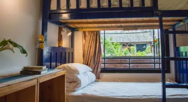 Кровать в общем номере (мужской номер) Lijiang Shuhe K2 International Youth Hotle