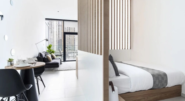 Modern & Adorable Studio w/ Spectacular Burj Khalifa Views!, Забронировать Апартаменты/квартира Отели Эмирата Дубая с бассейном, рядом с Al Wajeha Al Maeyah Marine Transport Station, Бассейн
