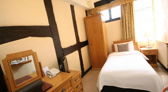 Номер Standard Crown Hotel