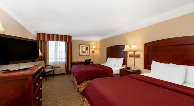 Четырёхместный номер Standard La Quinta by Wyndham Dodge City