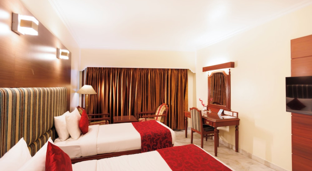 Трёхместный номер Premium c 1 комнатой с видом на город Hotel Annamalai International